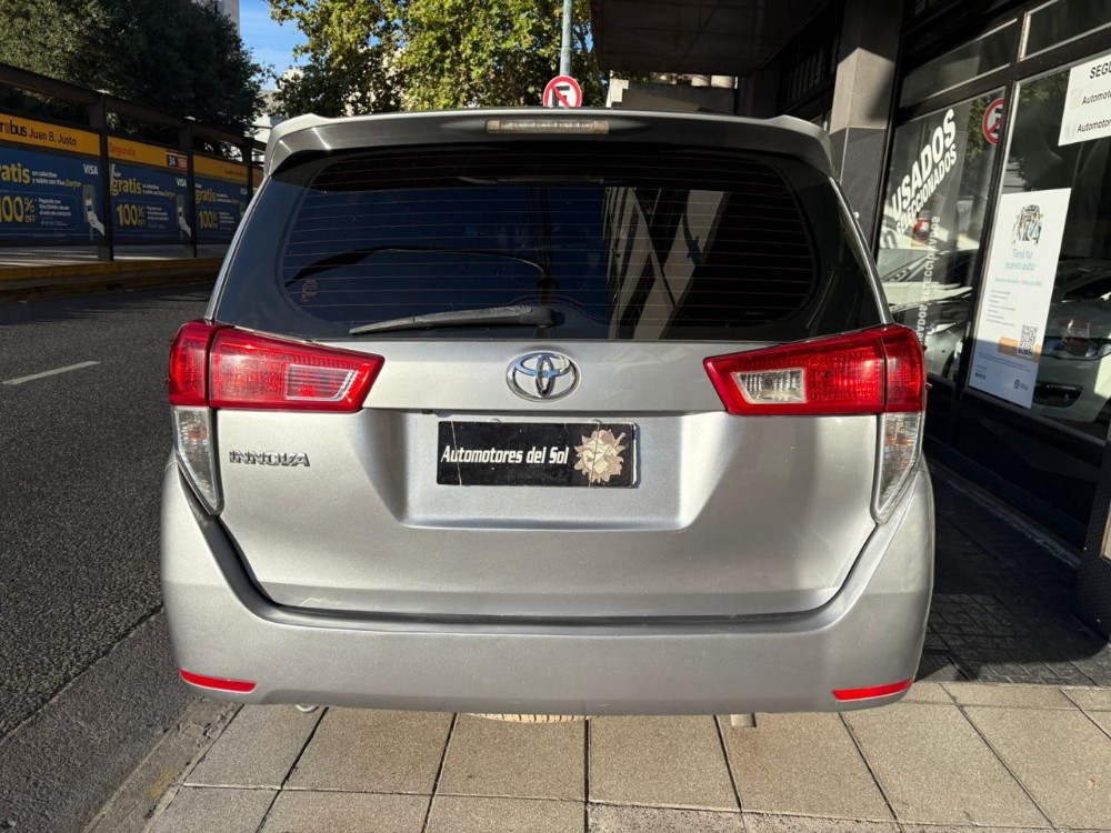 Toyota Innova Sr — foto 9